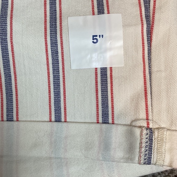 Old Navy Women’s Mid Rise Button Fly Red White Blue Stretch Shorts 5” Inseam NWT - Picture 4 of 7